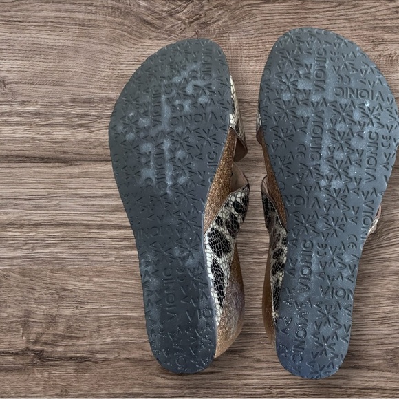 Vionic Women's Danette Snakeskin Cork Wedge Orthaheel Sandals - Picture 5 of 5